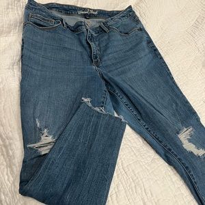 Universal Threads Stretchy Ripped 👖